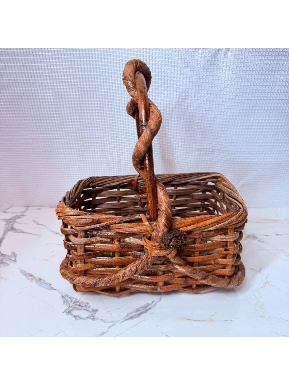 Beautiful vintage rustic hand-woven wicker basket featuring a stunning, unique t